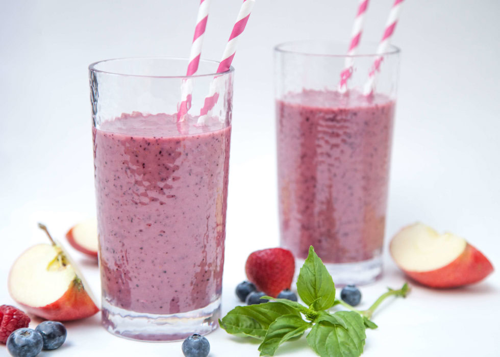 No DairyVery Berry Smoothie with Sweet Apples
