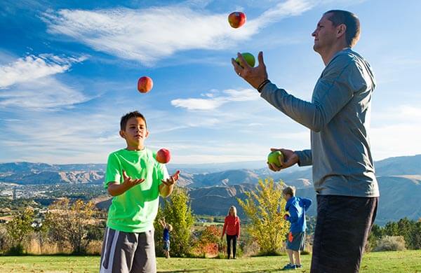 mathison family juggling apples