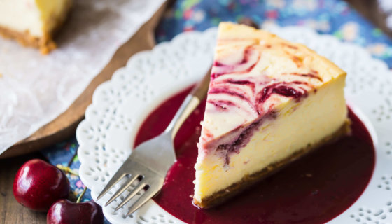 Cherry Swirl Cheesecake with Cherry Sauce