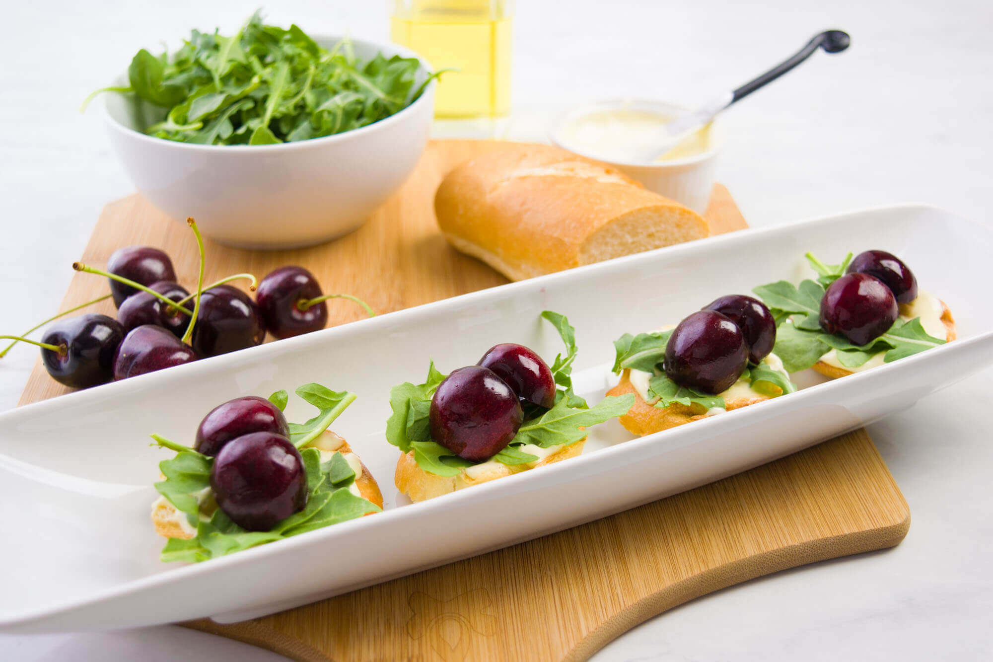 Easy Cherry Appetizer with Brie and Arugula