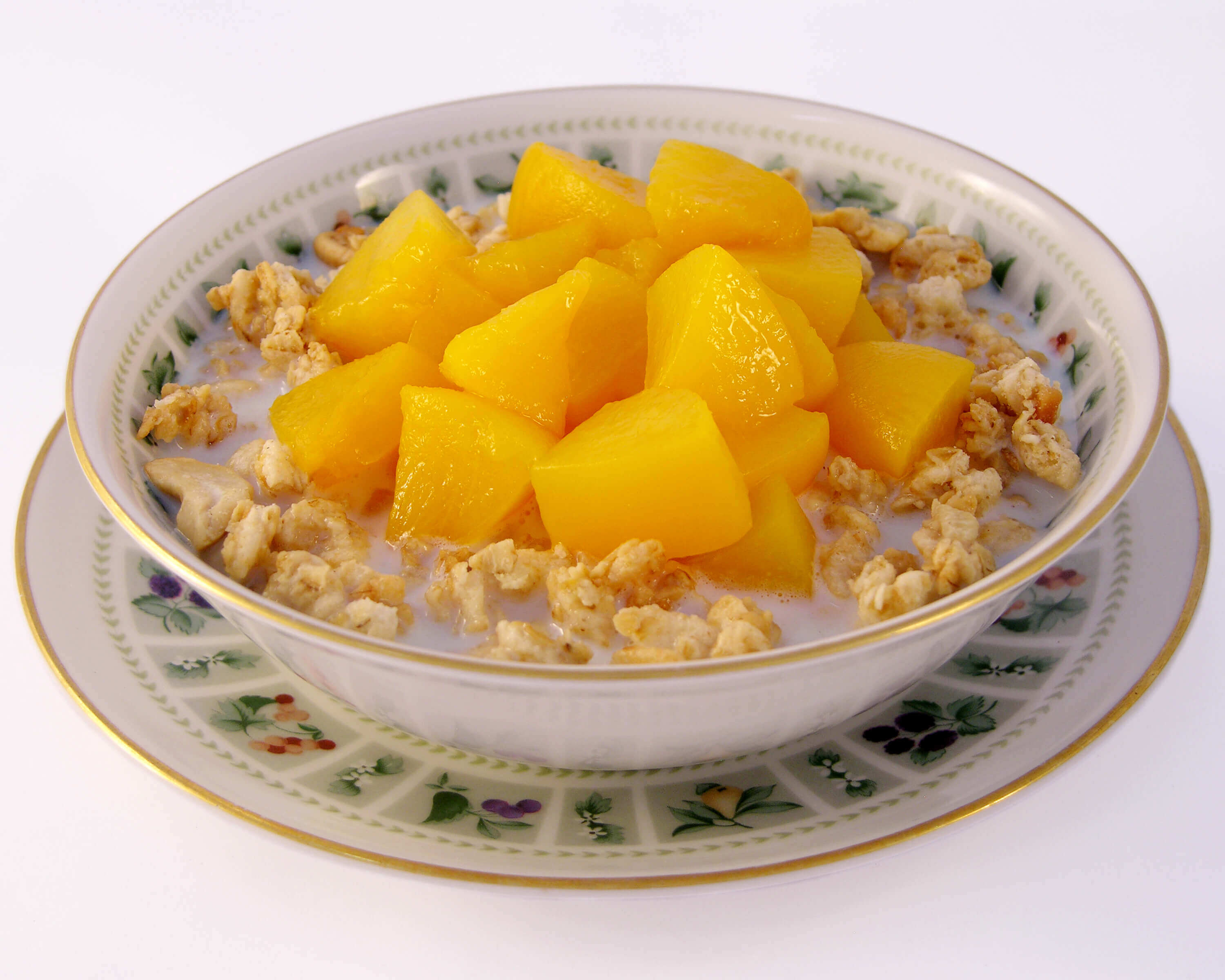 Granola with Fresh Peaches