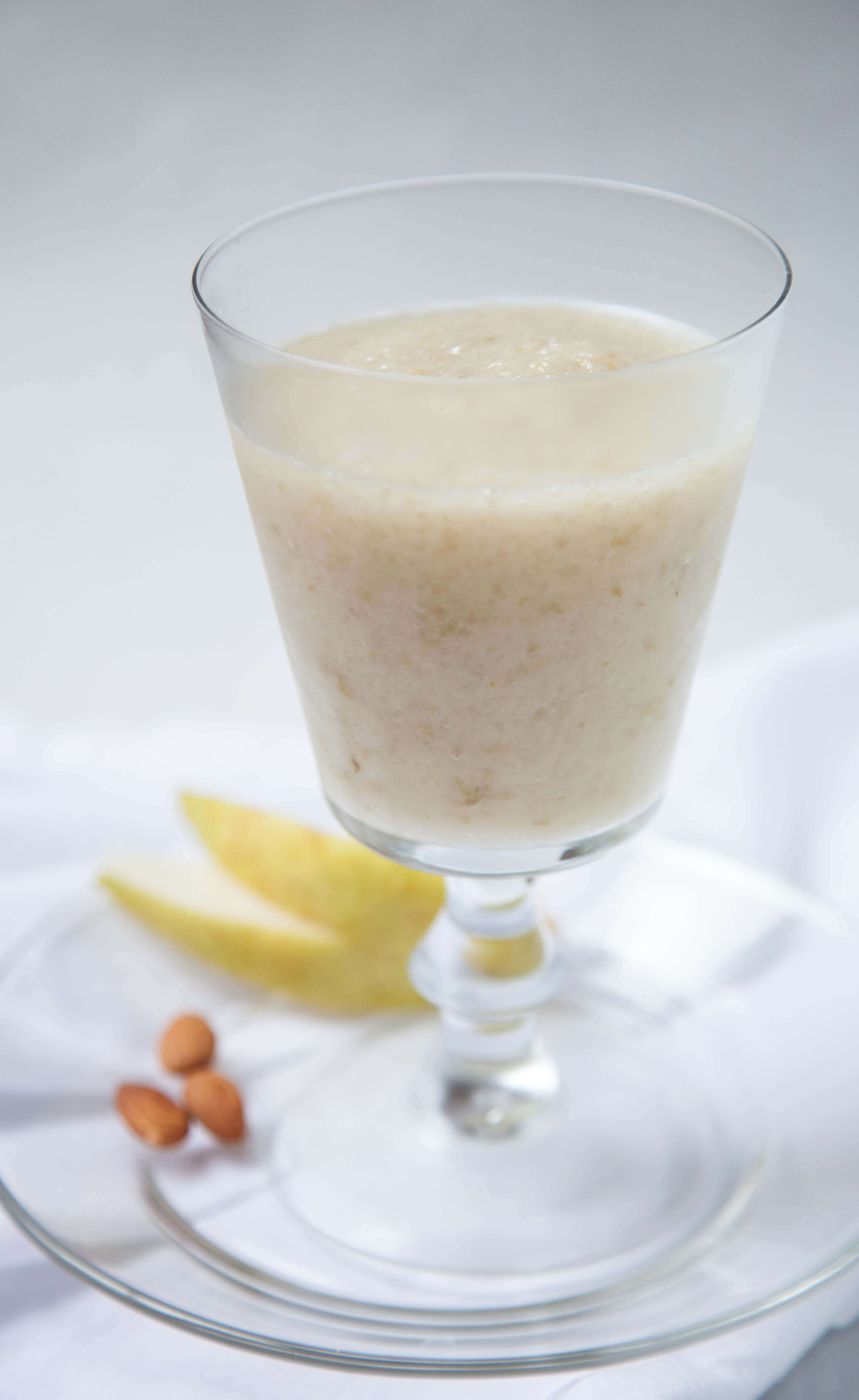 Pear & Almond Milk Ice Smoothie