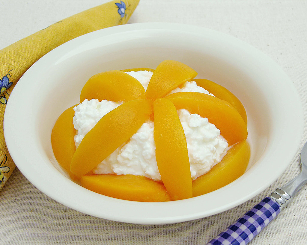 104 Cottage Cheese with Peaches
