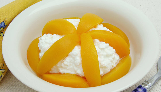 Cottage Cheese with Peaches