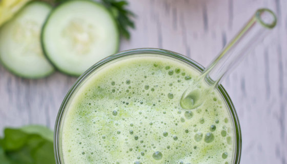 Green Detox Juice with Sweet Apples