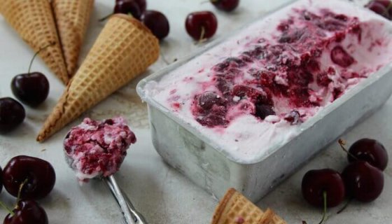 Egg-Free Cherry Ice Cream