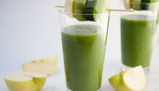 Super Green Smoothie with Sweet Apples