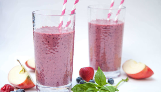 No Dairy-Very Berry Smoothie with Sweet Apples