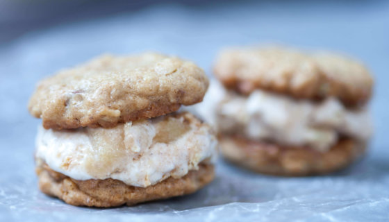 Mini Apple Pie Ice Cream Sandwiches