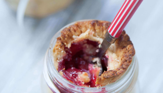 Recipe: Sweet Cherry Pie in a Jar