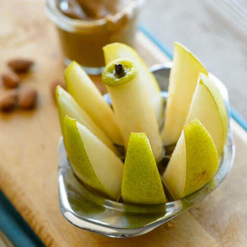 slicing pears