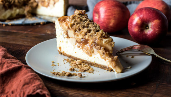 Apple Crisp Cheesecake