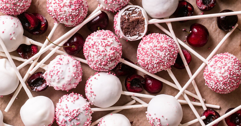 Vegan cake pops with white chocolate and pink sprinkles