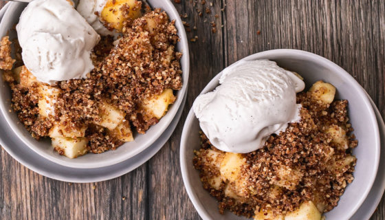 Raw Apple Crumble with Rave® Apples