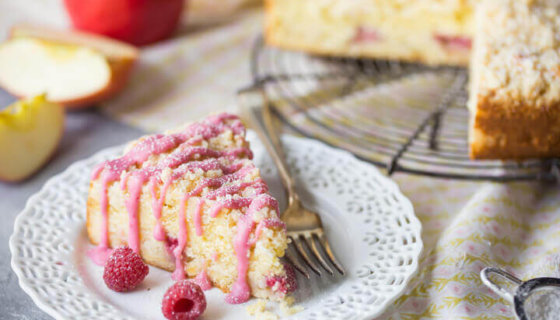 Apple Raspberry Crumb Cake