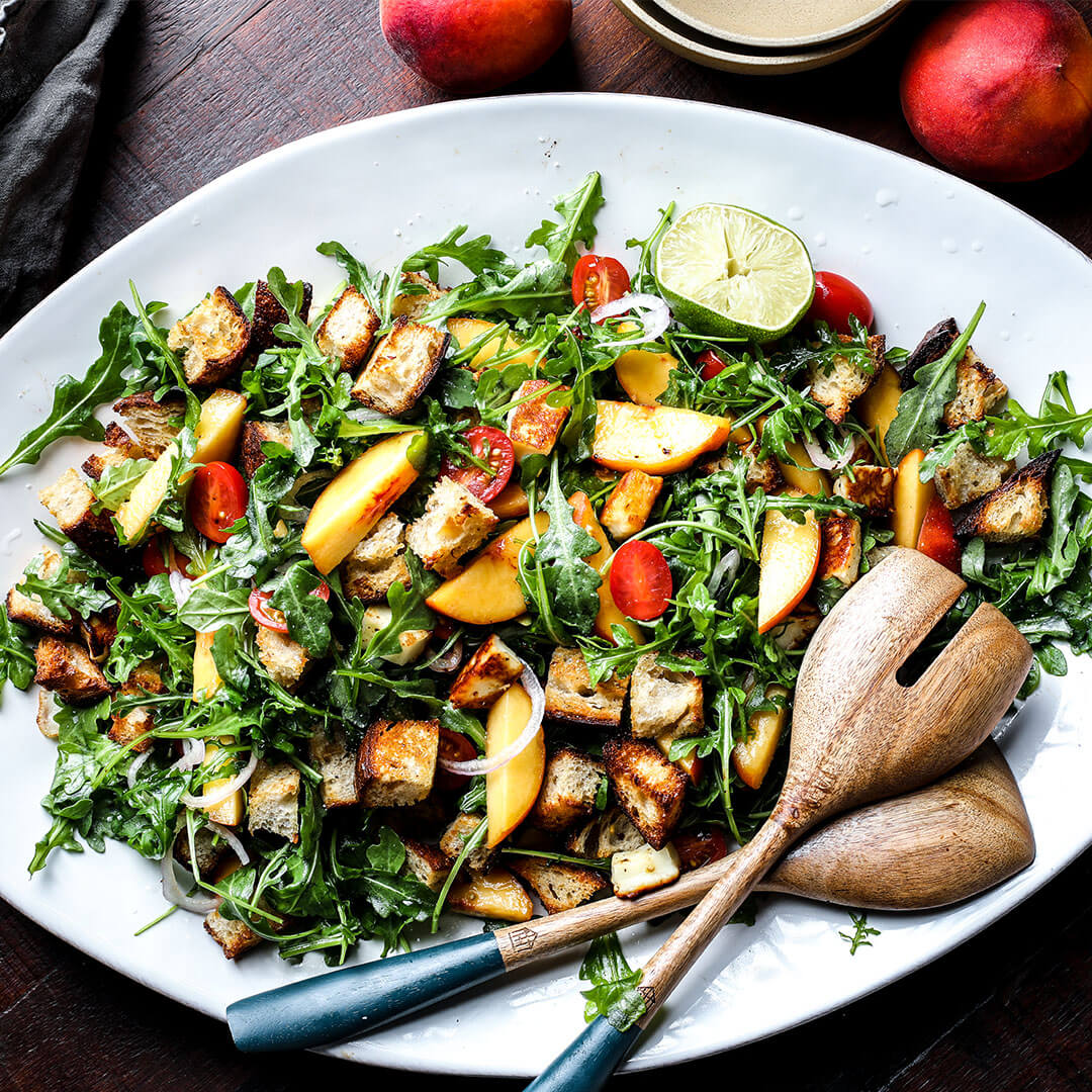 Peach and arugula salad