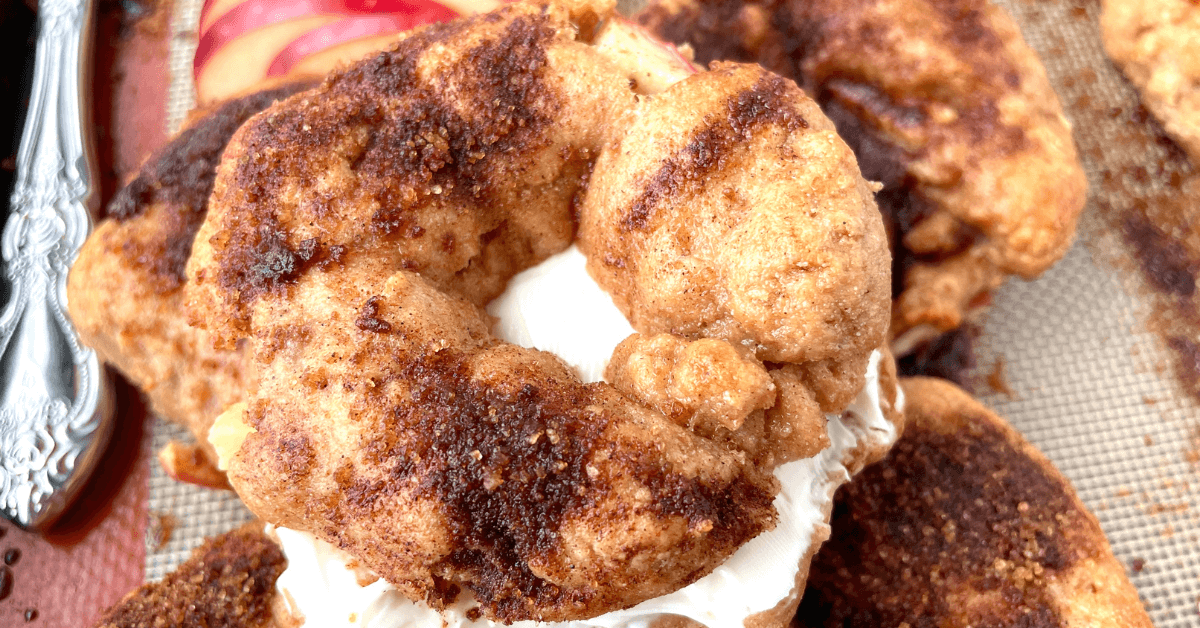 Vegan Apple Cinnamon Crunch Bagels