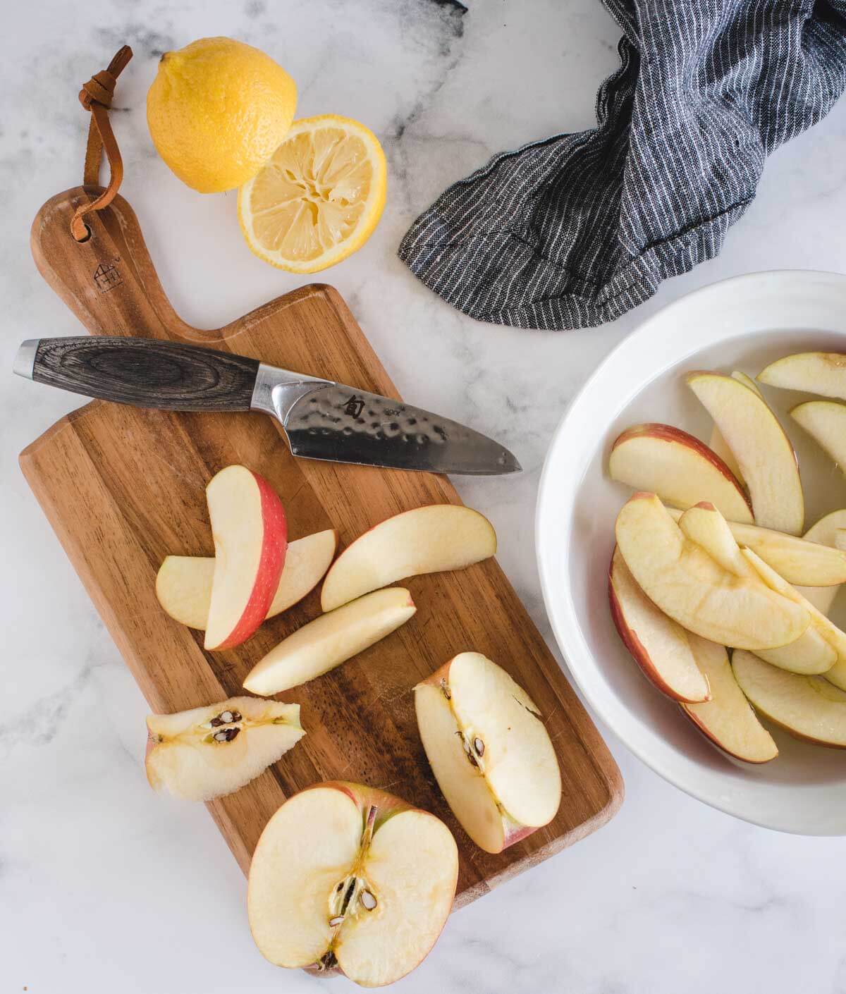 Apple slices getting soaked in lemon juice