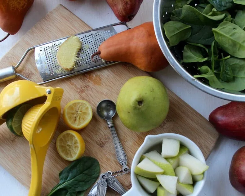 Lemon pear and spinachs